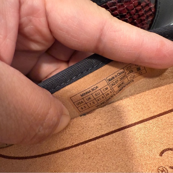 Vionic Wine Snake-Embossed Minna Leather Flat size 9/5 - Picture 9 of 9